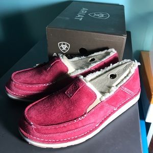 Ariat Cruiser Fleece in Strawberry Suede - new